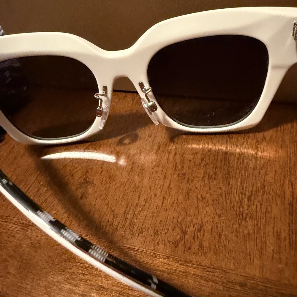 BURBERRY SUNGLASSES - Picture 3 of 9